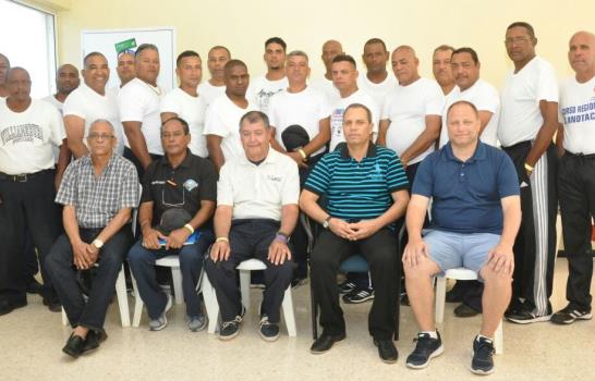 Árbitros dominicanos se capacitan para trabajar sóftbol internacional