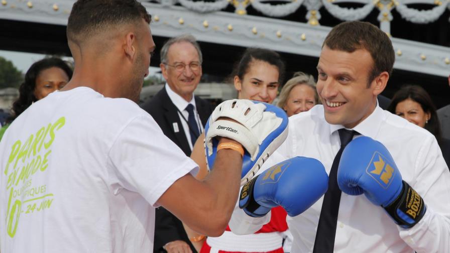 Presidente de Francia juega tenis y promueve candidatura olímpica Presidente de Francia juega tenis y promueve candidatura olímpica