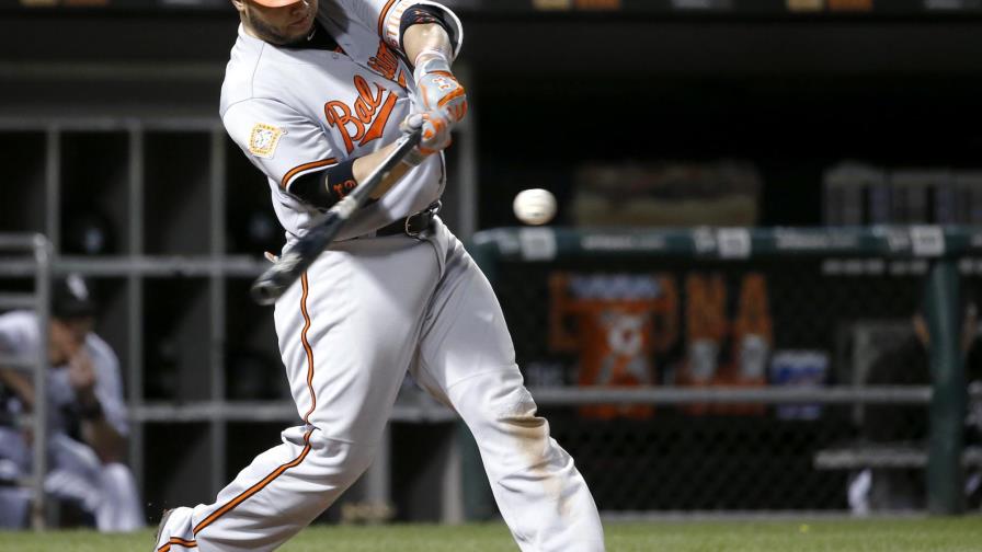 Welington Castillo pegó un jonrón de dos carreras; Orioles evitan récord en triunfo ante Rays 