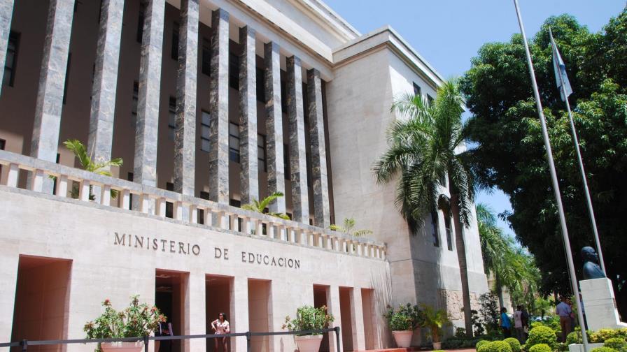 Organizaciones comunitarias demandan inicio trabajos de construcción de escuela