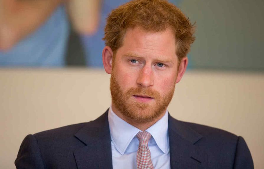 El príncipe Enrique admite que se planteó “salir” de la familia real