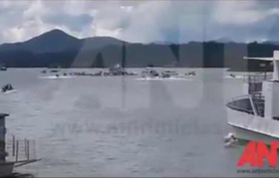 Barco con cerca de 150 turistas naufraga en localidad colombiana de Guatapé
