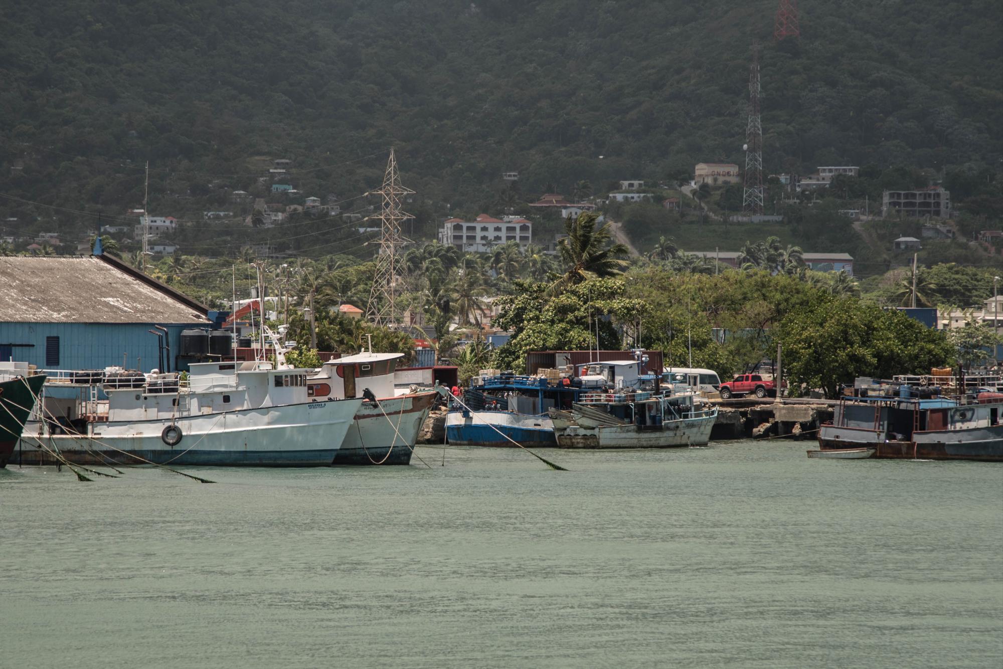 Embarcaciones pesqueras en el muelle de Puerto Plata.