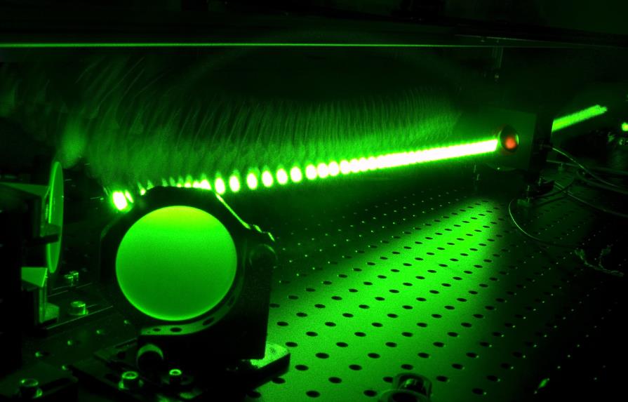 El láser más brillante del mundo altera la interacción entre luz y materia