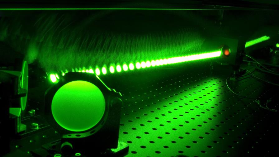 El láser más brillante del mundo altera la interacción entre luz y materia