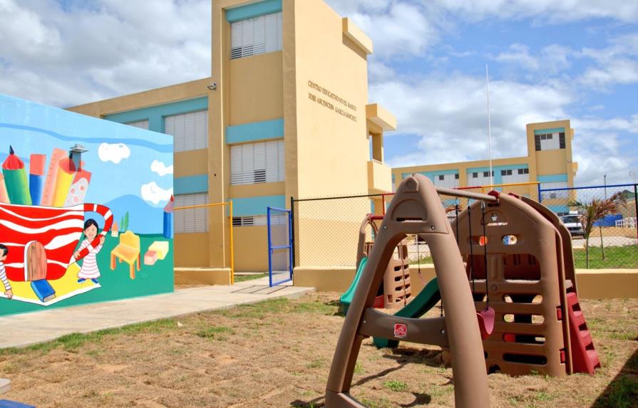 Presidente Medina entrega cuatro centros educativos en San Juan de la Maguana 