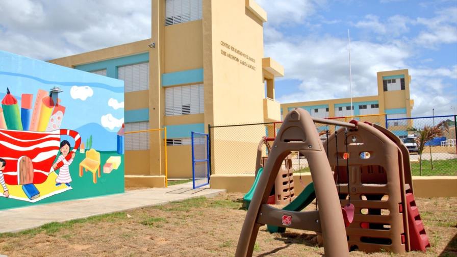 Presidente Medina entrega cuatro centros educativos en San Juan de la Maguana 