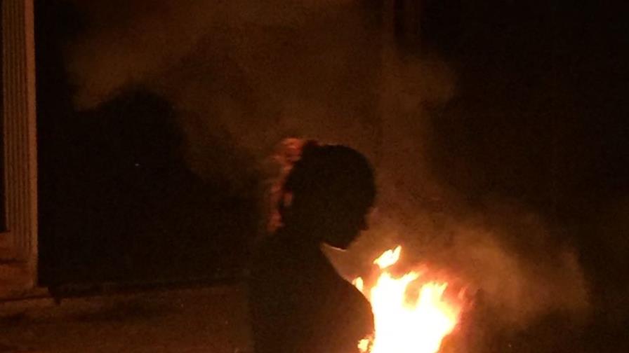 Protestan por los apagones en barrios de San Pedro de Macorís 