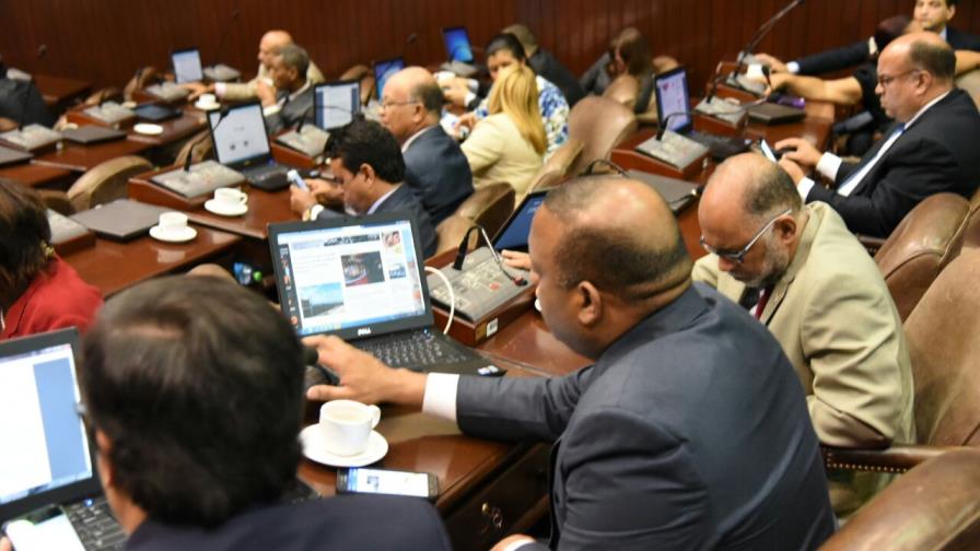 Comisión de diputados rechaza despenalizar el aborto