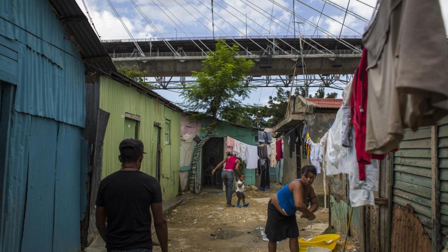 Presentan herramienta para medir la pobreza en el país