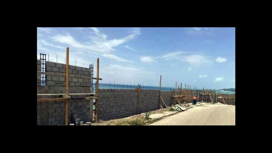 Domínguez Brito reitera pared de Barahona cumple con normas ambientales
