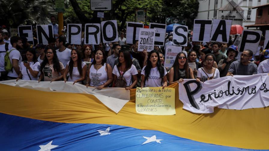 Periodistas venezolanos marchan por la libertad de expresión Periodistas venezolanos marchan por la libertad de expresión