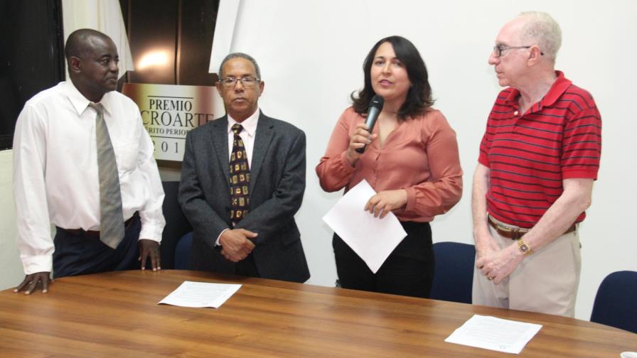 Junta Electoral entrega resolución a Emelyn Baldera que la declara ganadora en Acroarte