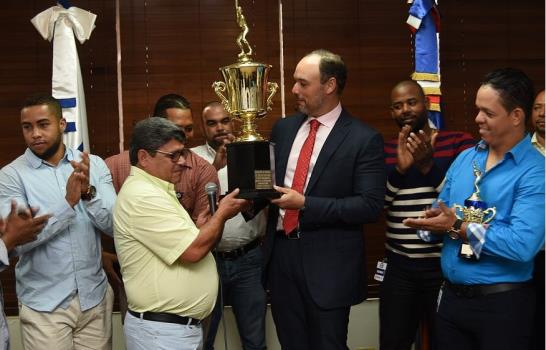 Habrá más deportes en el Indotel; lo promete su presidente Del Castillo Saviñón