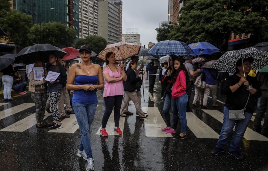 Muere joven por disparo y cortan calles por tercera vez en protesta contra Maduro