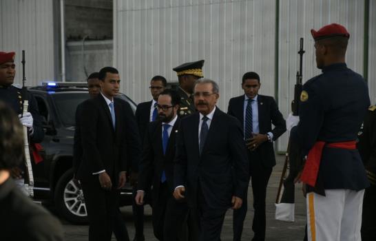Presidente Medina sale del país hacia Costa Rica 