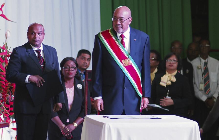 Fiscal pide 20 años de prisión para presidente de Surinam 