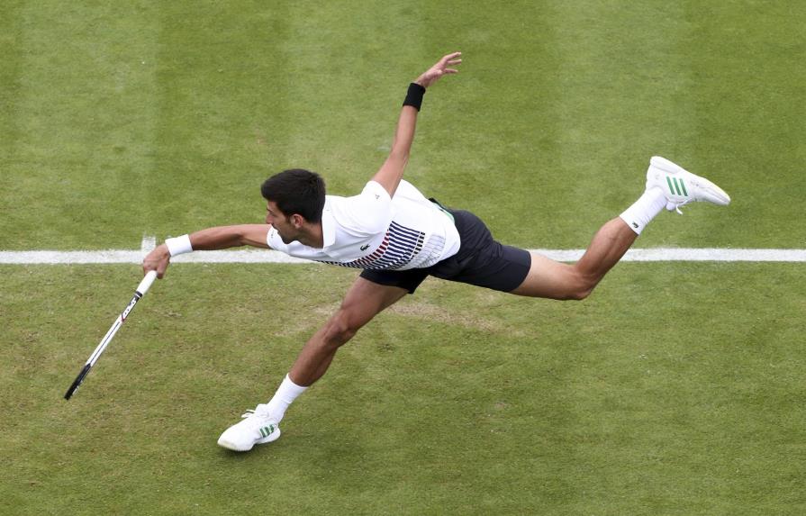 Novak Djokovic alcanza semifinales en Abierto de Eastbourne 