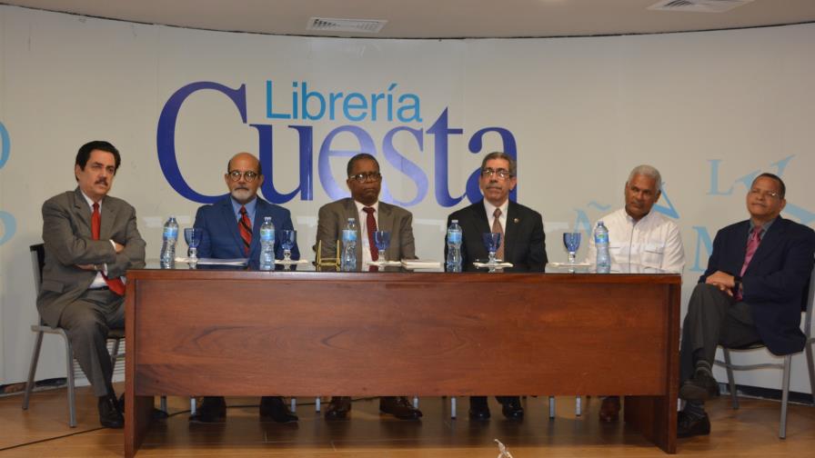 Odalís G. Pérez pone en circulación su nuevo libro Planetario Odalís G. Pérez pone en circulación su nuevo libro Planetario