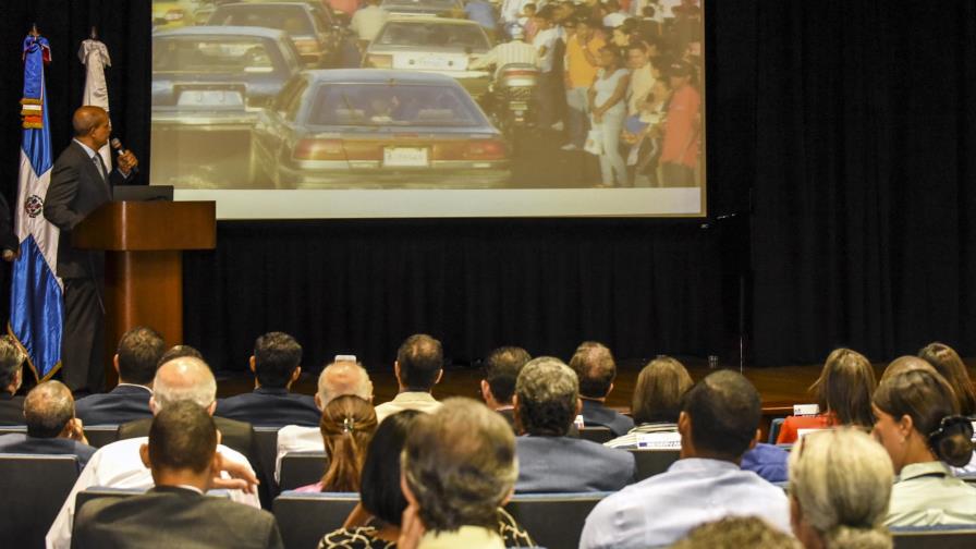 Los tapones generan pérdidas en el país por más de RD$48 millones al día Los tapones generan pérdidas en el país por más de RD$48 millones al día