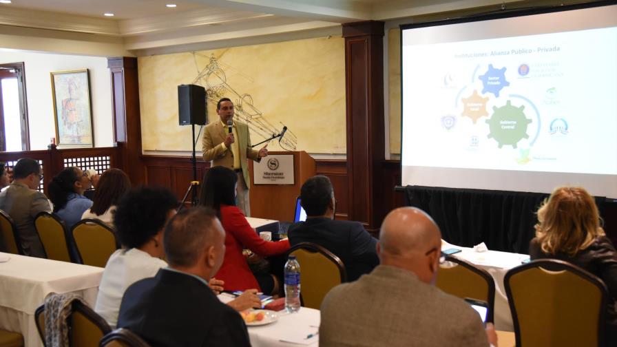 Inician “Plan Dominicana Limpia” con alcaldes de 17 municipios escogidos 