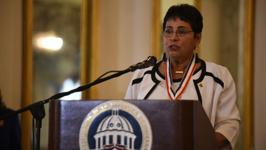 Una maestra de Villa Mella recibe máximo honor al Mérito Magisterial Una maestra de Villa Mella recibe máximo honor al Mérito Magisterial