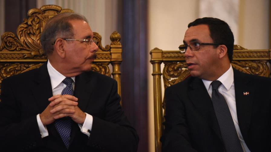 Presidente Danilo Medina reconoce a maestros meritorios y entrega premios