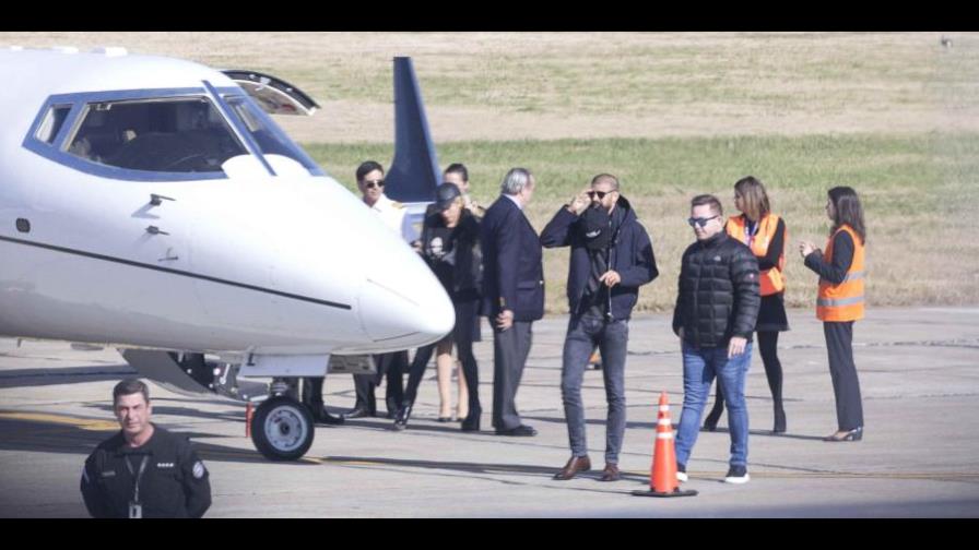 Shakira  y Piqué ya están en Argentina para la boda de Messi