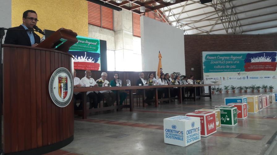 Ministro dice dificultades en adquisición de terrenos retrasa construcción de dos centros en Santiago