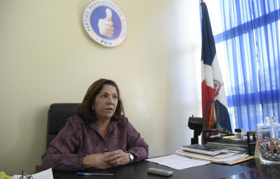 Regidora de Santiago pide al Gobierno asignar porcentaje establecido por ley a los Ayuntamientos