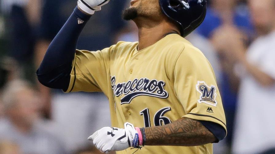 Jonrón inusual de Domingo Santana abre “rally” para Cerveceros