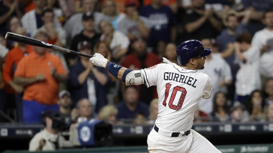 Yulieski Gurriel produce cuatros y Astros remonta contra Yanquis 