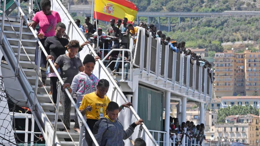 Italia pide a los puertos europeos que reciban a los migrantes