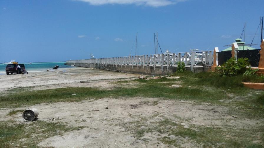  Boca Chica se convierte en playa de aguas muertas por la contaminación