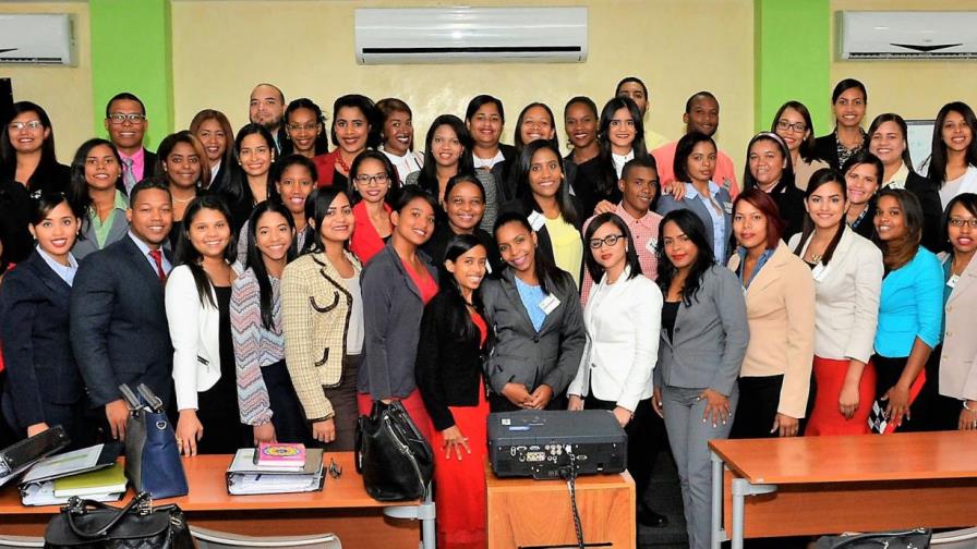 DGII integra 60 jóvenes a su equipo de trabajo