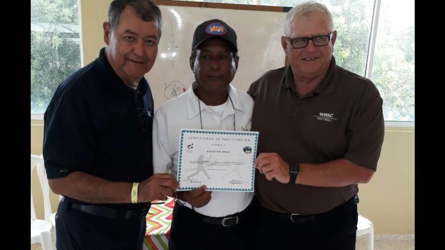 El sóftbol dominicano capacita sus árbitros para eventos internacionales