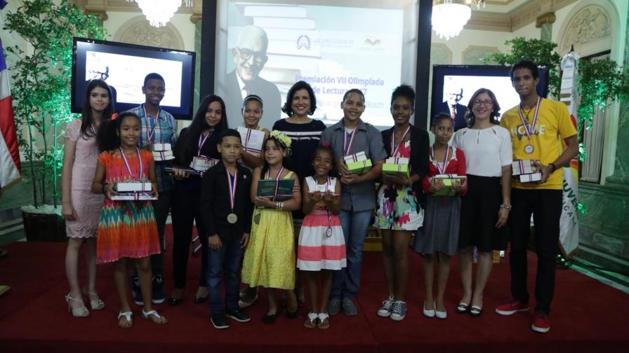 Vicepresidencia premia finalistas de Séptima Olimpíada de Lectura