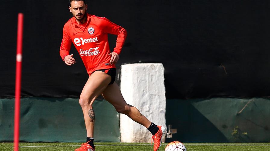 Roban 1,8 millones de dólares en joyas al futbolista chileno Mauricio Pinilla