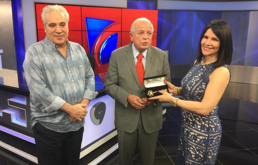 Alcalde de Miami entrega llave de la ciudad a Fernando y Alicia