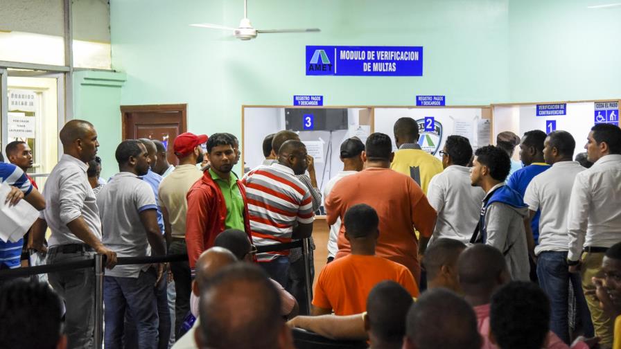 Conductores se quejan de trabas burocráticas para pagar multas de AMET Conductores se quejan de trabas burocráticas para pagar multas de AMET
