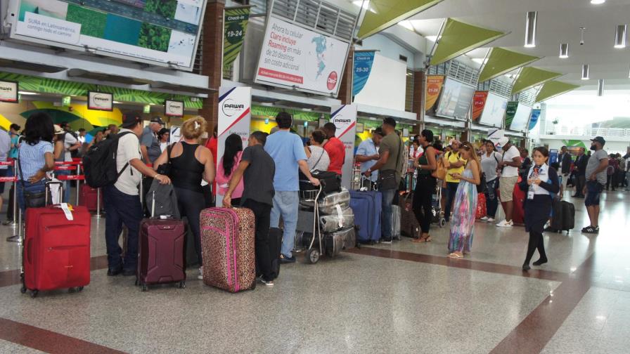 Aerolineas de Estados Unidos cobran todas las maletas a sus pasajeros Aerolineas de Estados Unidos cobran todas las maletas a sus pasajeros