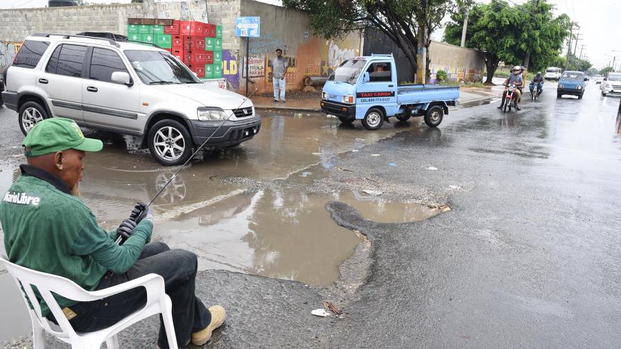 Vecinos y conductores exigen solución de caos en la calle La Avanzada