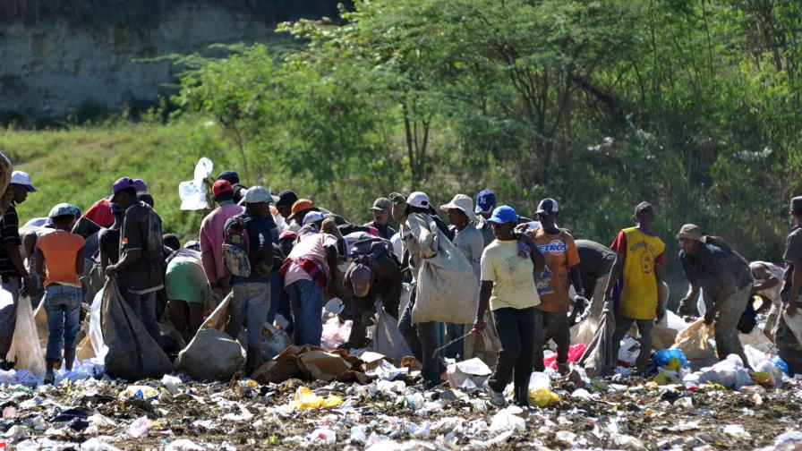 Continua militarizado el vertedero de Rafey 
