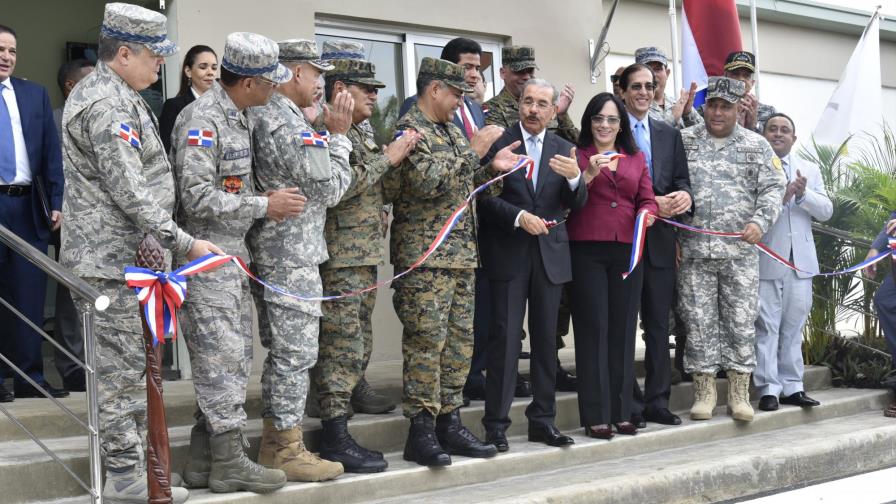 Medina dispone aumento de salario y otros incentivos para miembros de FFAA