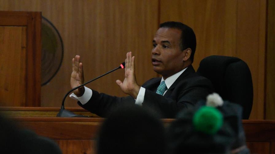 Peralta regresó al restaurante después de dispararle al vehículo de Febrillet Peralta regresó al restaurante después de dispararle al vehículo de Febrillet