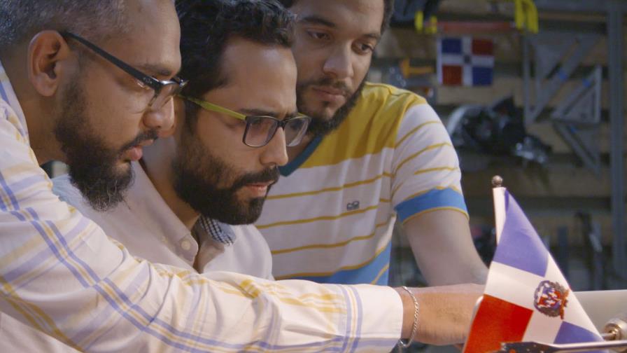 Ingenieros dominicanos llevan la Bandera a la estratósfera