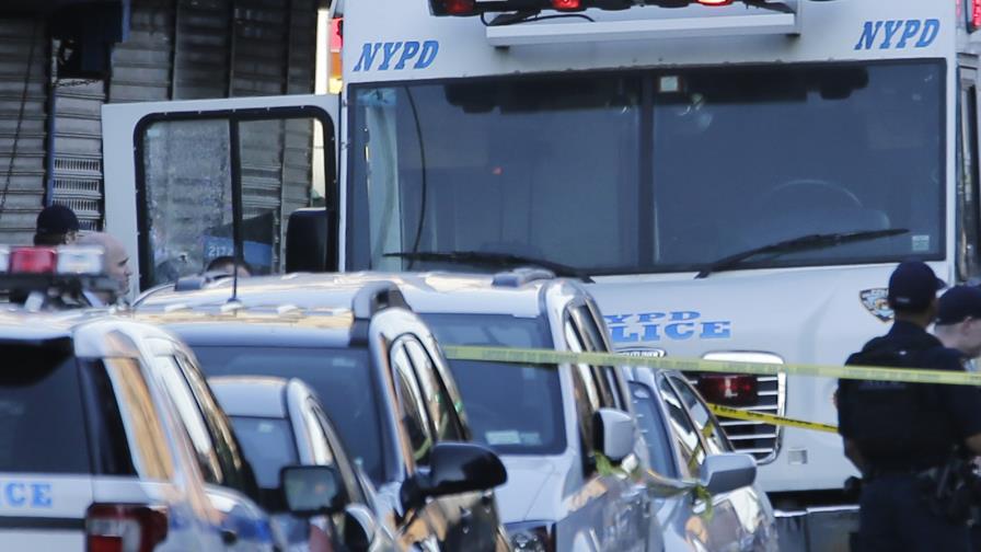 Matan a una policía latina de Nueva York dentro de la patrulla