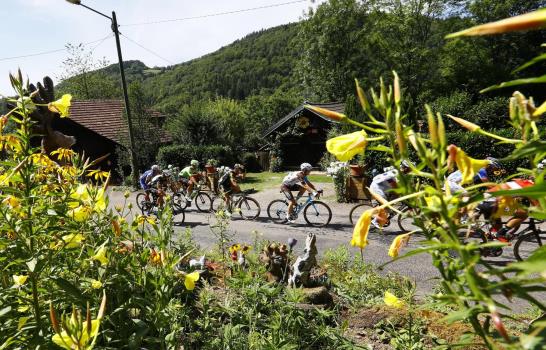 Aru gana primera etapa con final en alto del Tour, Froome nuevo líder