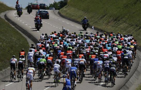 Aru gana primera etapa con final en alto del Tour, Froome nuevo líder