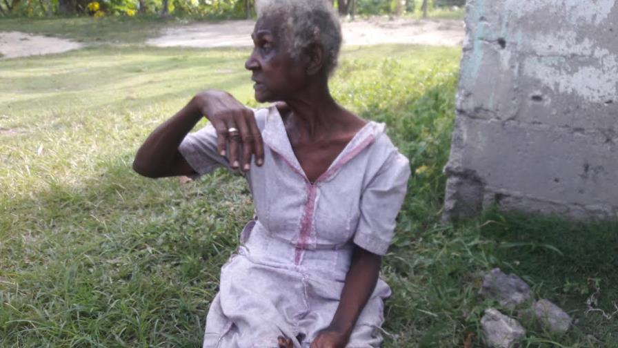  Barrancón,  batey donde la miseria se percibe desde el camino real